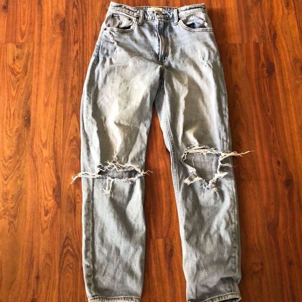Abercrombie and Fitch the Mom high-rise curve, love, jeans, distressed, size 26
